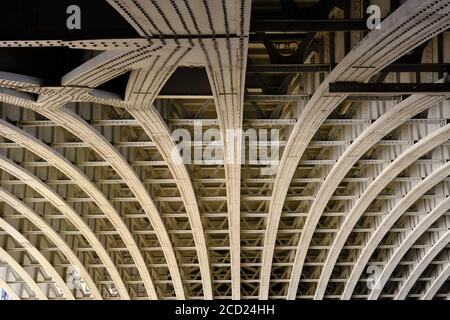 Nahaufnahme des Blackfriars Bridge Frameworks in London, Großbritannien. Stockfoto