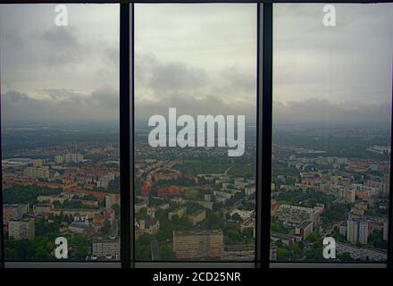 Ein Blick auf die Stadtansicht von Breslau durch Multiple Fensterbereiche Stockfoto