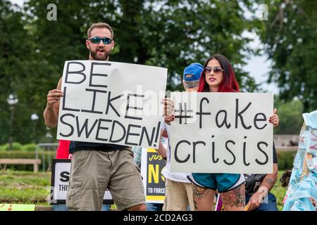 St. Paul, Minnesota. Protestieren Sie, um Minnesota zu entlarven. Demonstranten, die keine Masken tragen, sammeln sich, um die vom Gouverneur Walz vorgeschriebene Maskenabnutzung aufzuheben Stockfoto