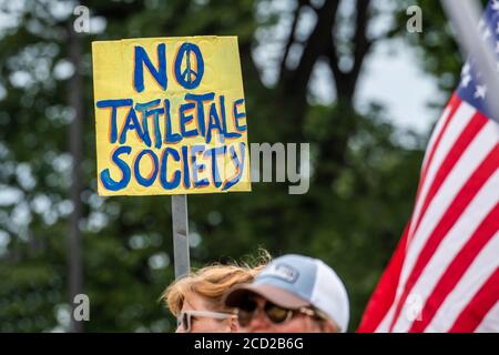 St. Paul, Minnesota. Protestieren Sie, um Minnesota zu entlarven. Demonstranten, die keine Masken tragen, sammeln sich, um die vom Gouverneur Walz vorgeschriebene Maskenabnutzung aufzuheben Stockfoto