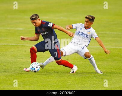 Chicago Fire FC Mittelfeldspieler Ignacio Aliseda (7) kämpft um die Ball gegen FC Cincinatti Mittelfeldspieler Frankie Amaya (24) während der Major League Soccer Stockfoto