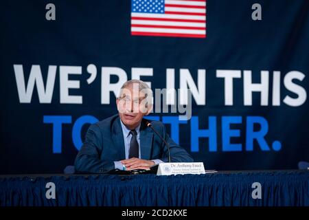 Dr. Anthony Fauci, Direktor des National Institute of Allergy and Infectious Diseases, spricht bei einem Rundtisch über die Plasmaspende während der Coronavirus-Pandemie am Donnerstag, den 30. Juli 2020, im US-amerikanischen Red Cross National Headquarters in Washington, D.C. Stockfoto