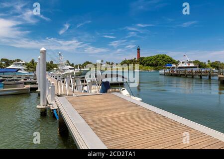 Jupiter Leuchtturm und Pier mit Yachten, Florida Stockfoto