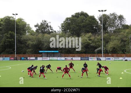 Spielaction während der Vorsaison freundlich zwischen Crawley Town und Watford im Camping World Community Stadium. Bild von JAMES BOARDMAN Stockfoto