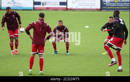 Spielaction während der Vorsaison freundlich zwischen Crawley Town und Watford im Camping World Community Stadium. Bild von JAMES BOARDMAN Stockfoto