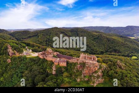 Schöne Landschaft mit Aggstein Burgruine und Donau bei Sonnenuntergang in Wachau Walley Österreich. Erstaunliche historische Ruinen. Der ursprüngliche deutsche Name ist B Stockfoto