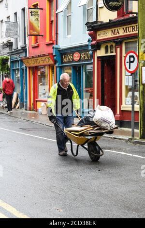 Aufräumen nach Überschwemmungen durch Sturm Francis hinterließ Schäden in Bantry, West Cork, Irland. Stockfoto