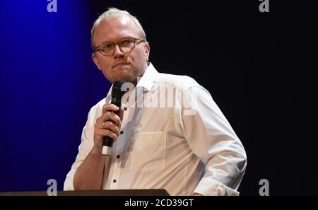 Köln, Deutschland. August 2020. Politiker Jochen Ott (SPD) spricht bei der Vorstellung des Herbstprogramms auf der Volksbühne am Rudolfplatz in Köln. Quelle: Horst Galuschka/dpa/Alamy Live News Stockfoto