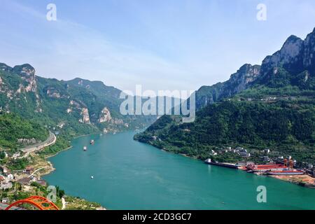 Luftaufnahme des Yangtse-Flusses Yichang Abschnitt, die Fangverbot beginnt am 1. Juli in Yichang Stadt, südchinesische Provinz Hubei, 1. Juli 2020. Stockfoto