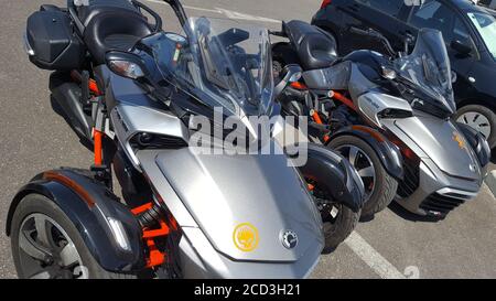 Bordeaux , Aquitaine / Frankreich - 08 16 2020 : Can-am Spyder F3 BRP zwei Trike grau und rot neues Modell Stockfoto