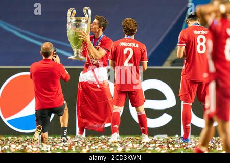 Robert LEWANDOWSKI (M) mit Pokal und polnischer Flagge, Jubel, Jubel, Jubel, Jubel, Jubel, Jubel, Fußball Champions League, Finale, Paris St. Germain (PSG) - FC Bayern München (M). 0:1, am 23. August 2020 im Estadio da Luz in Lissabon/Portugal. FOTO: Peter Schatz/Pool via SVEN SIMON Fotoagentur. Ã‚Â Verwendung weltweit Stockfoto