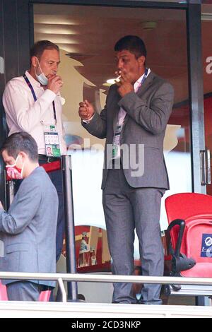 Giovane ELBER r. (Ex-Spieler, M) in der Tribüne, und FCB Stadionsprecher Stefan LEHMANN Fußball Champions League, Finale, Paris St. Germain (PSG) - FC Bayern München (M). 0:1, am 23. August 2020 im Estadio da Luz in Lissabon/Portugal. FOTO: Peter Schatz/Pool via SVEN SIMON Fotoagentur. Ã‚Â Verwendung weltweit Stockfoto