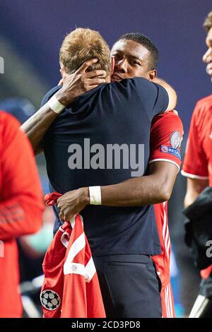 Jubeltrainer Hans-Dieter 'Hansi' STREIFEN (M) und David ALABA (M), Jubel, Jubel, Freude, Jubel, Fußball Champions League, Finale, Paris St. Germain (PSG) - FC Bayern München (M). 0:1, am 23. August 2020 im Estadio da Luz in Lissabon / Portugal. FOTO: Peter Schatz / Pool via SVEN SIMON Fotoagentur. Ã‚Â Verwendung weltweit Stockfoto