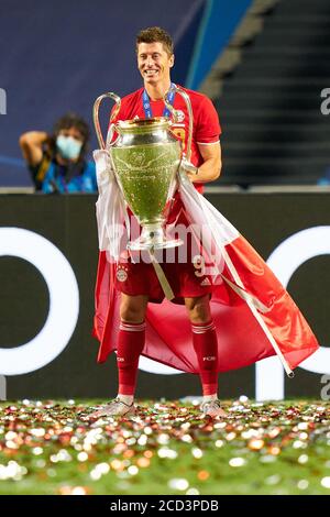 Robert LEWANDOWSKI (M) mit Pokal und polnischer Flagge, Jubel, Jubel, Jubel, Jubel, Jubel, Jubel, Fußball Champions League, Finale, Paris St. Germain (PSG) - FC Bayern München (M). 0:1, am 23. August 2020 im Estadio da Luz in Lissabon / Portugal. FOTO: Peter Schatz / Pool via SVEN SIMON Fotoagentur. Ã‚Â Verwendung weltweit Stockfoto