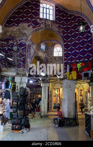 Der große Basar, türkischer Kapalicarsi, was "Covered Market" bedeutet, in Istanbul ist einer der größten und ältesten überdachten Märkte der Welt. Stockfoto