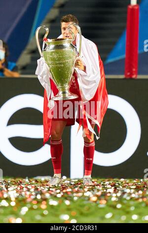 Robert LEWANDOWSKI (M) mit Pokal und polnischer Flagge, Jubel, Jubel, Jubel, Jubel, Jubel, Jubel, Fußball Champions League, Finale, Paris St. Germain (PSG) - FC Bayern München (M). 0:1, am 23. August 2020 im Estadio da Luz in Lissabon/Portugal. FOTO: Peter Schatz/Pool via SVEN SIMON Fotoagentur. Ã‚Â Verwendung weltweit Stockfoto