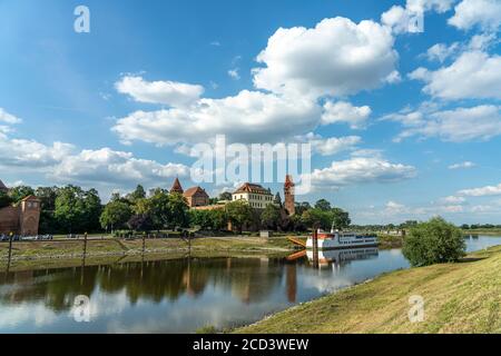 Burg Tangermünde an Tanger und Elbe in Tangermünde, Sachsen-Anhalt, Deutschland Schloss Tangermünde an Elbe und Tanger in Tangermünde, Sachsen Stockfoto