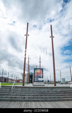 Belfast, Nordirland - 03. August 2019. Titanic Belfast Museum auf dem Gelände der ehemaligen Harland & Wolff Werft, Stockfoto