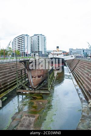 Belfast, Nordirland, Großbritannien - 03. August 2020: Das Nomadenschiff ruht im Titanic Quarter, Stockfoto
