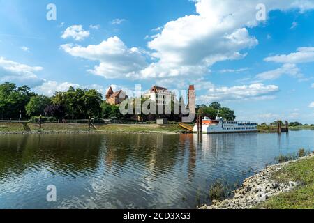 Burg Tangermünde an Tanger und Elbe in Tangermünde, Sachsen-Anhalt, Deutschland Schloss Tangermünde an Elbe und Tanger in Tangermünde, Sachsen Stockfoto