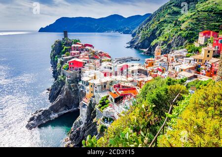 Cinque Terre Region - Vernazza, Ligurien, Italien, Europa. Reisehintergrund mit Mittelmeer. Stockfoto