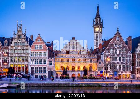 Gent, Belgien mit Panoramablick auf die berühmte Graslei im historischen Stadtzentrum mit Leie, Gent, Ostflandern. Stockfoto