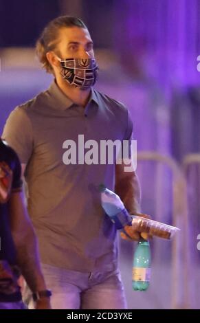 Washington, DC, USA. August 2020. Bryce Harper von der Major League Baseball Philadelphia Phillies verlassen Nationals Park nach ihrem Verlust gegen die Washington Nationals während der Pandemie-verkürzten Saison Covid-19 am 25. August 2020. Kredit: Mpi34/Media Punch/Alamy Live Nachrichten Stockfoto
