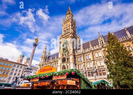 München, Deutschland - Weihnachtsmarkt am Marienplatz, Bayern Winter Weihnachtsmärkte. Stockfoto