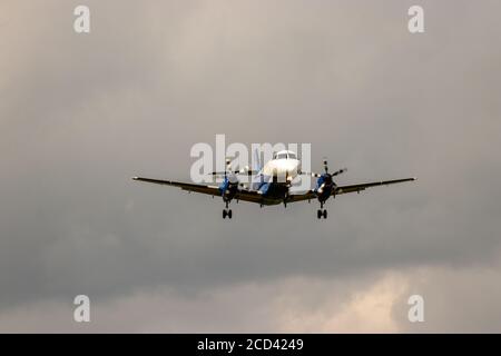 Blick auf die Jetstream 41 Flugzeuge, G-MAJA, betrieben von Eastern Airways, Landung auf Leeds Bradford Flughafen Stockfoto