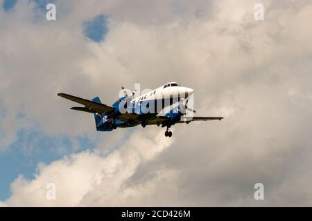 Blick auf die Jetstream 41 Flugzeuge, G-MAJA, betrieben von Eastern Airways, Landung auf Leeds Bradford Flughafen Stockfoto