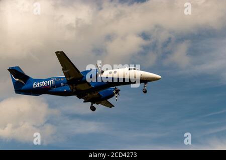 Blick auf die Jetstream 41 Flugzeuge, G-MAJA, betrieben von Eastern Airways, Landung auf Leeds Bradford Flughafen Stockfoto