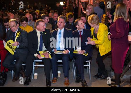 Glasgow, Schottland, Großbritannien. 27. November 2019. Im Bild: (2. Von links) Drew Hendry MP; (3. Von links) Keith Brown MSP, Deputenführer der Scottish National Party (SNP). Die offizielle Wahlerklärung der Scottish National Party (SNP) für die Parlamentswahlen am 12. Dezember 2019. Stockfoto