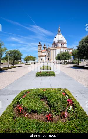 Braga, Portugal - 22. August 2020: Heiligtum unserer Lieben Frau von Sameiro (oder Heiligtum von Sameiro oder Unbefleckte Empfängnis von Monte Sameiro) ist eine marianische sa Stockfoto