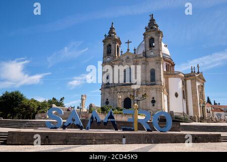 Braga, Portugal - 22. August 2020: Heiligtum unserer Lieben Frau von Sameiro (oder Heiligtum von Sameiro oder Unbefleckte Empfängnis von Monte Sameiro) ist eine marianische sa Stockfoto