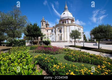 Braga, Portugal - 22. August 2020: Heiligtum unserer Lieben Frau von Sameiro (oder Heiligtum von Sameiro oder Unbefleckte Empfängnis von Monte Sameiro) ist eine marianische sa Stockfoto