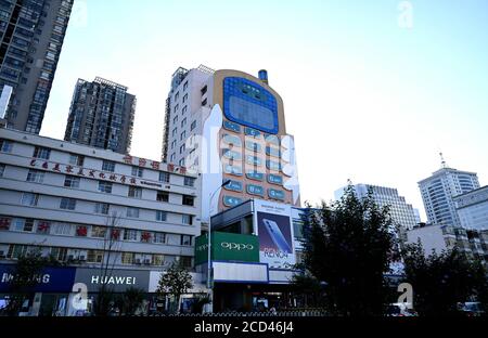 Luftaufnahme des 11-stöckigen 'Handy-Gebäudes' im Stil eines großen Bruders, das war Erbaut in den 1990er Jahren als Einkaufszentrum mit mobilen Telefone und Mob Stockfoto