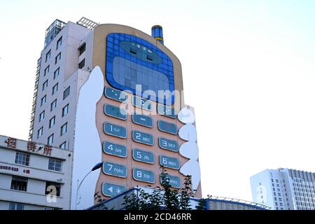 Luftaufnahme des 11-stöckigen 'Handy-Gebäudes' im Stil eines großen Bruders, das war Erbaut in den 1990er Jahren als Einkaufszentrum mit mobilen Telefone und Mob Stockfoto