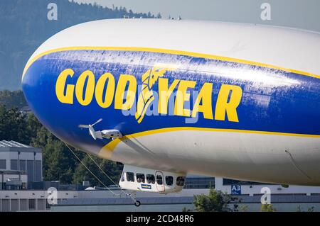 Friedrichshafen, Deutschland. August 2020. Zeppelin 'Goodyear' am Flughafen Groundsee. Friedrichshafen, 21. August 2020 Quelle: dpa/Alamy Live News Stockfoto