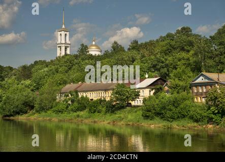 Kirche des Propheten Elia in Torschok. Tver-Region. Russland Stockfoto