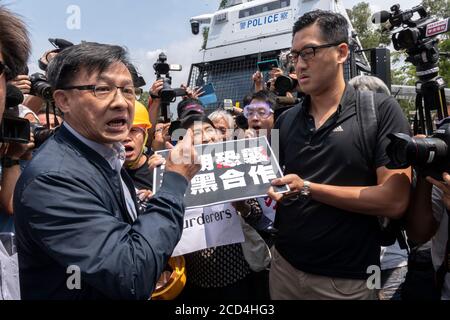 HONGKONG, HONGKONG SAR, CHINA: 13. AUGUST 2019. BILD DER DATEI:die Gesetzgeber Lam Cheuk-ting (links) und Ted Hui Chi-fung wurden verhaftet. Die Polizei von Hongkong de Stockfoto