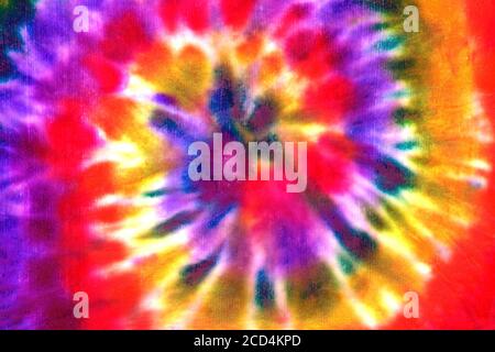 Krawatte Farbstoff Spirale Shibori Aquarell handbemalt bunte Zierelemente auf weißem Hintergrund. Aquarell abstrakte Textur. Druck für Textil, fabr Stockfoto