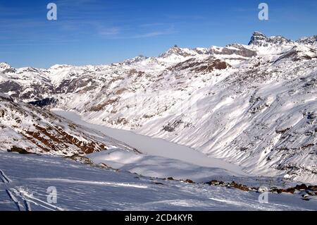 Madesimo, Val Chiavenna (so) 10/02/2007 Val Di Lei ,Panorama gefrorenen See Stockfoto