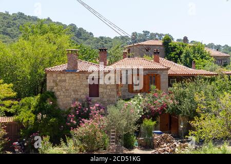 Adatepe, Ayvacik, Canakkale / Türkei - Juli 18 2020: Das alte Adatepe Dorf in den Kaz (Ida) Bergen Stockfoto