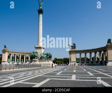 Ansicht des Denkmals des Erzengels Gabriel, Heldenplatz, Budapest, Ungarn Stockfoto