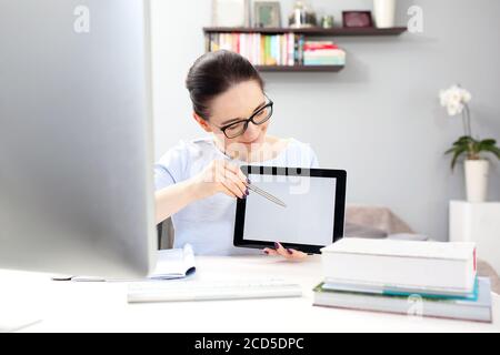 Online-Lektion.E-Learning. Der Lehrer führt die Lektion online durch. Stockfoto