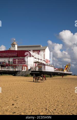 Der Britannia Pier, gelegen am goldenen Sand der Great Yarmouth's Seafront in Norfolk, England, Großbritannien Stockfoto