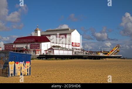 Der Britannia Pier, gelegen am goldenen Sand der Great Yarmouth's Seafront in Norfolk, England, Großbritannien Stockfoto