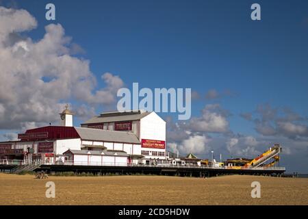 Der Britannia Pier, gelegen am goldenen Sand der Great Yarmouth's Seafront in Norfolk, England, Großbritannien Stockfoto