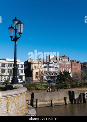 Great Yarmouth's Historic South Quay, entlang des Flusses Yare, von der Haven Bridge, Great Yarmouth, Norfolk, England, Großbritannien aus gesehen Stockfoto