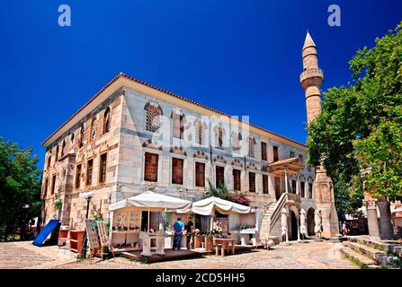 Die Loggia-Moschee, neben dem Baum der Hippokrates, Kos-Stadt, Kos-Insel, Dodekanes, Griechenland. Stockfoto